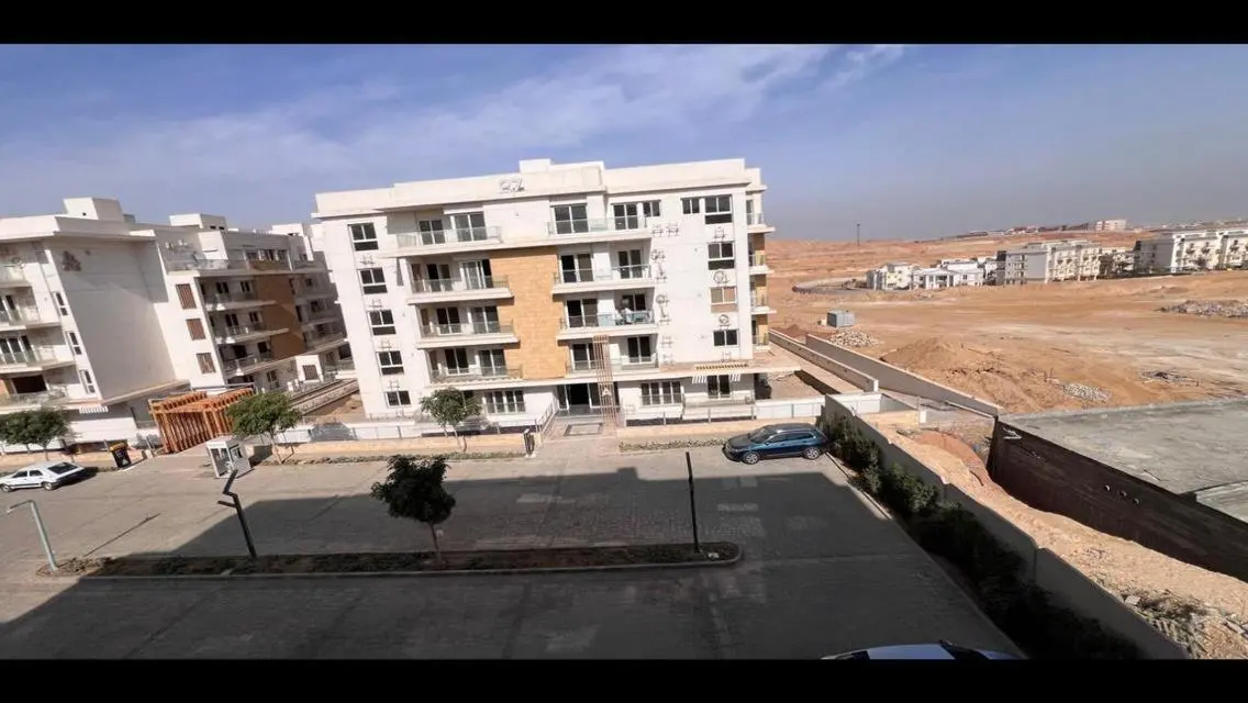 Corner Mountain-View Townhouse in Icity - New Cairo