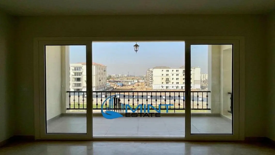 Premium Apartment with Balcony and Pool in Intrada