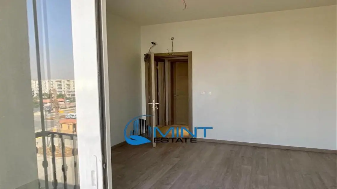 Premium Apartment with Balcony and Pool in Intrada
