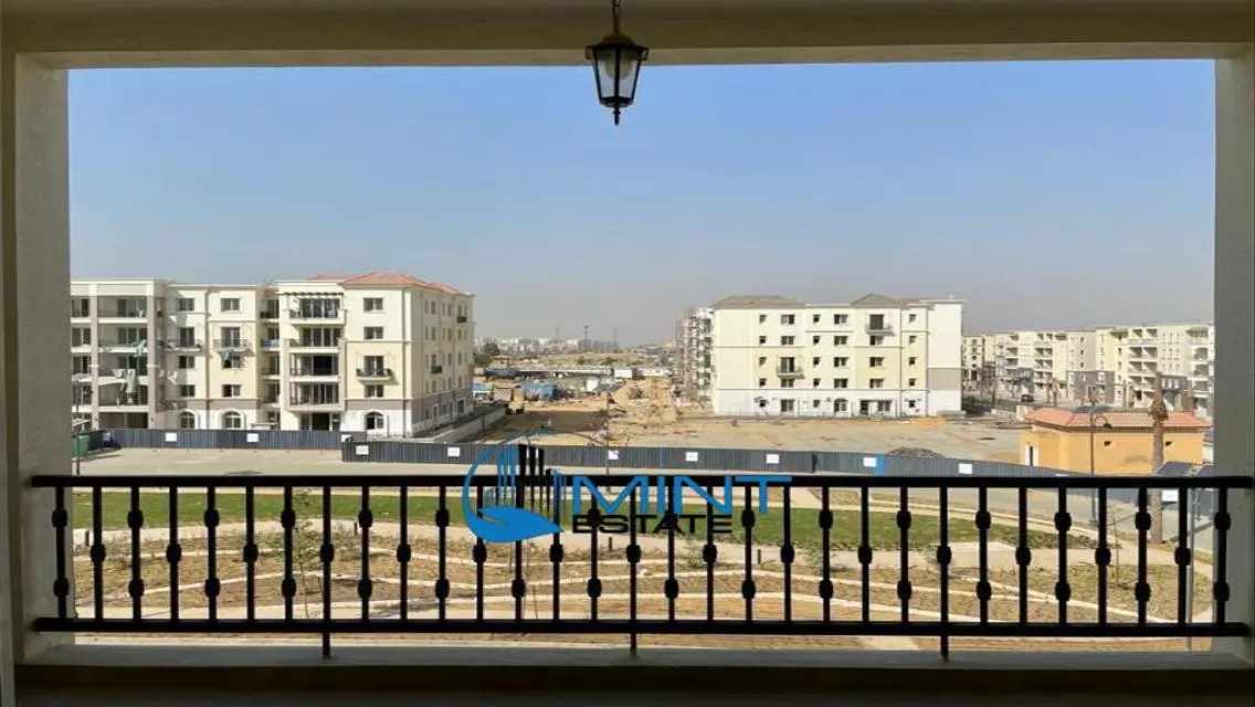 Premium Apartment with Balcony and Pool in Intrada