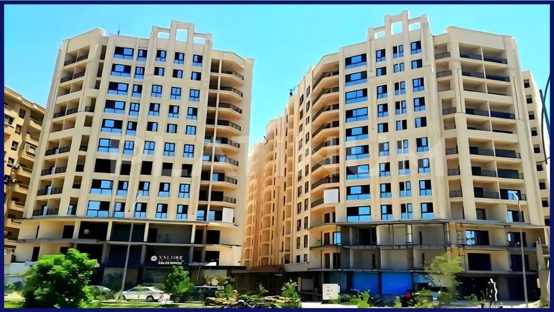 وحدة جديدة فاخرة بمساحة واسعة وشرفة مميزة