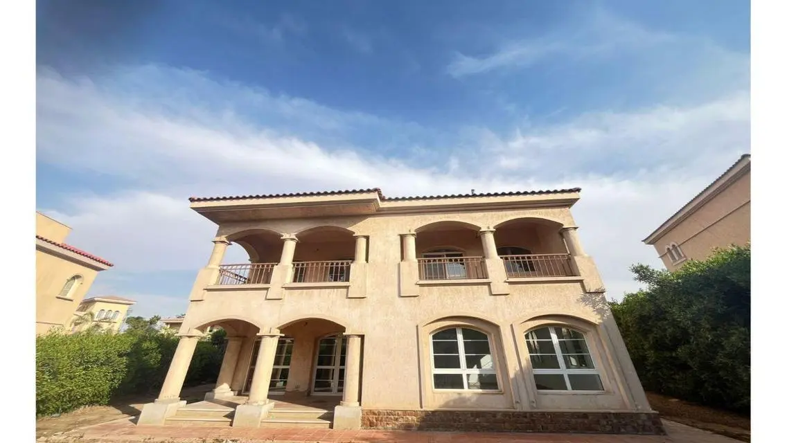 Luxurious Villa with Maid Room and Security Guard