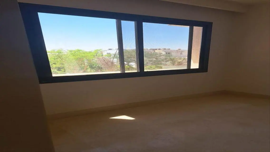 شقة نصف مفروشة للإيجار في الحي السكني الجذاب