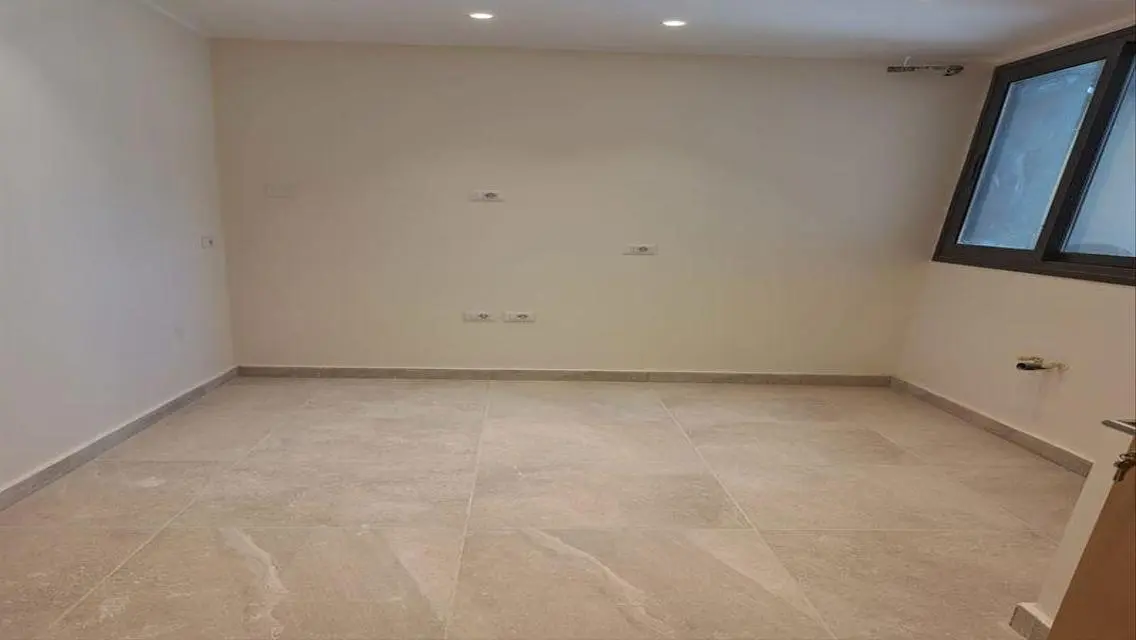 شقة نصف مفروشة للإيجار في الحي السكني الجذاب