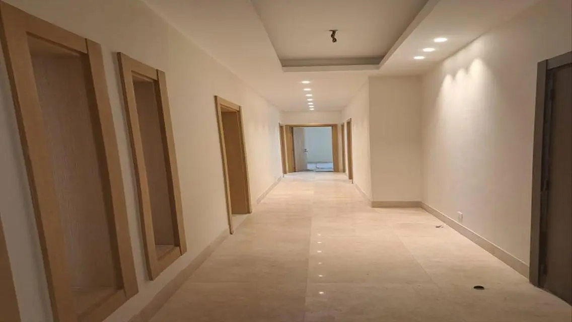 شقة نصف مفروشة للإيجار في الحي السكني الجذاب