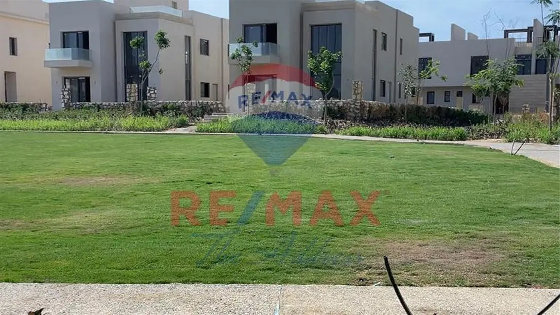 Luxury Apartment with Private Garden and Additional Amenities