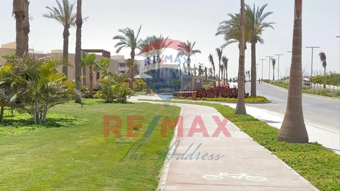 Luxury Apartment with Private Garden and Additional Amenities