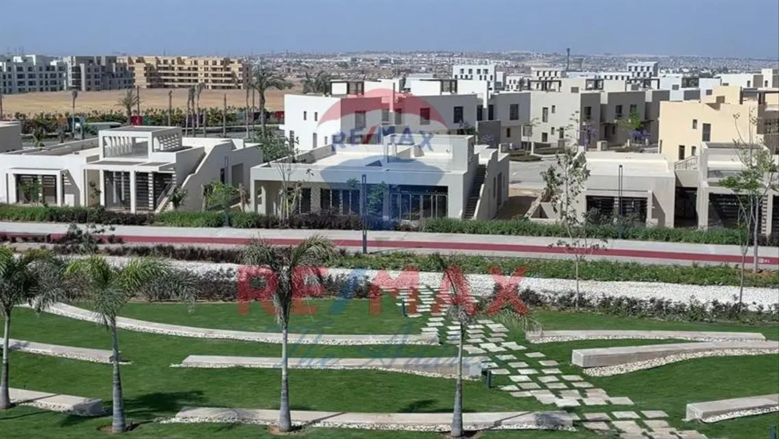Luxury Apartment with Private Garden and Additional Amenities