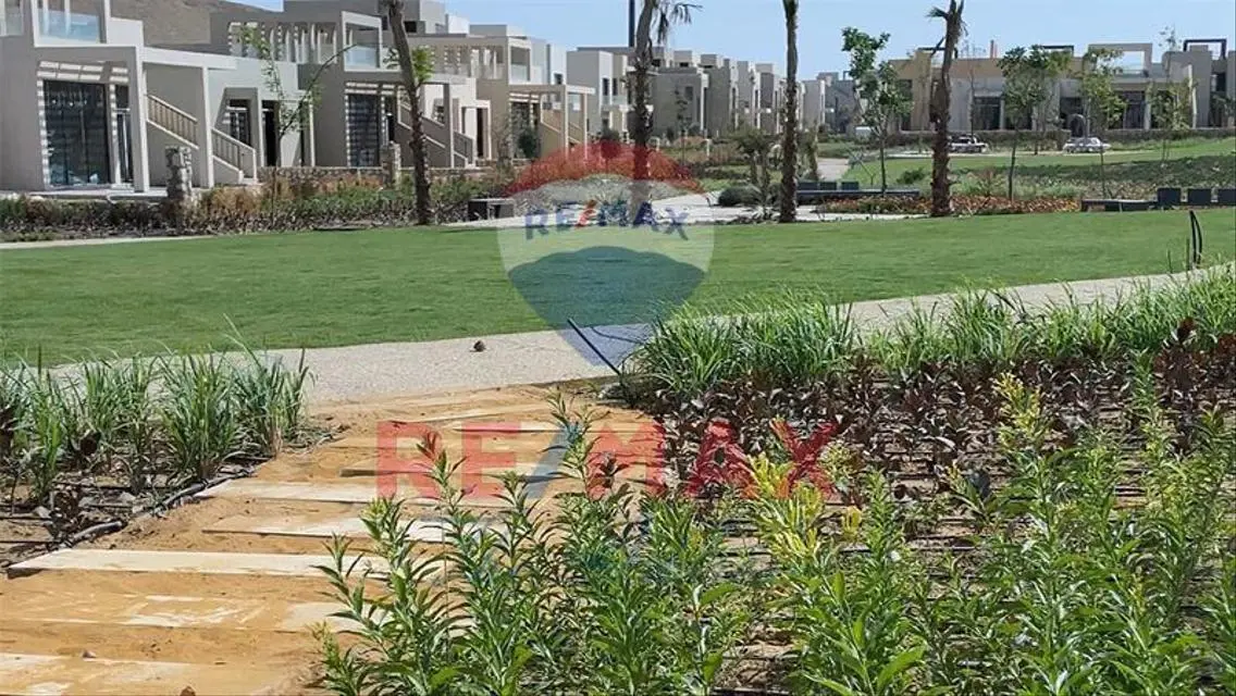 Luxury Apartment with Private Garden and Additional Amenities