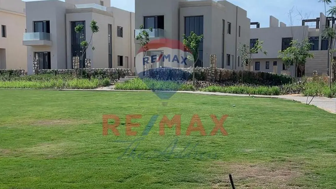 Luxury Apartment with Private Garden and Additional Amenities