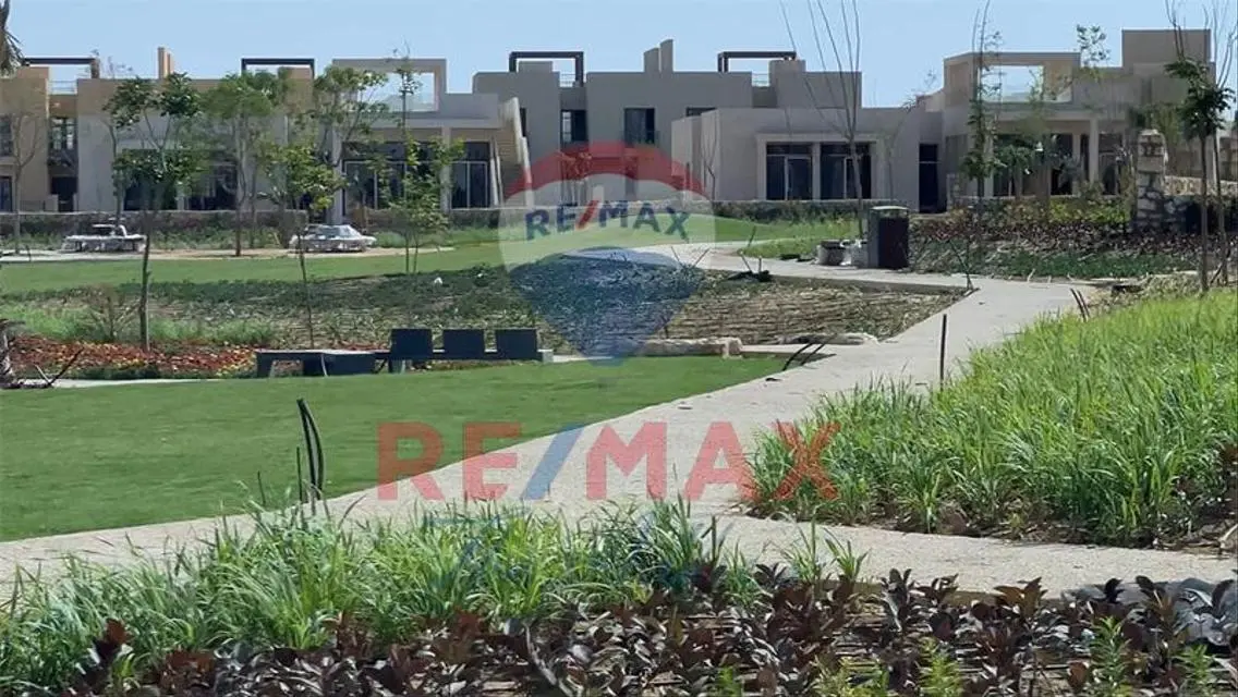 Luxury Apartment with Private Garden and Additional Amenities