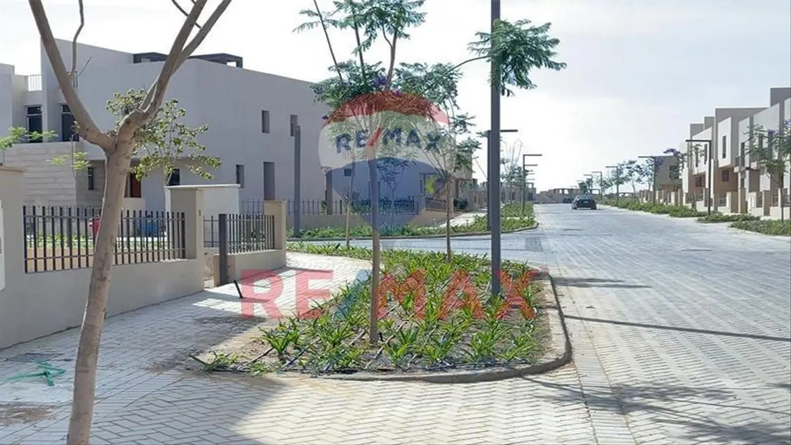 Luxury Apartment with Private Garden and Additional Amenities