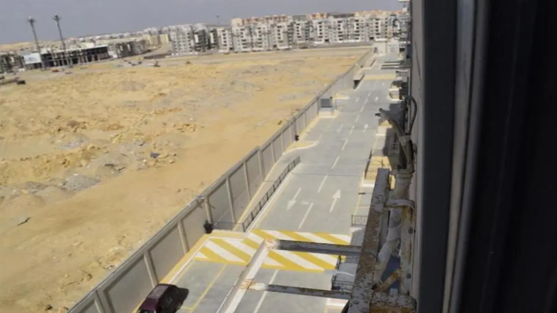 Luxury Apartment with Balcony and Security Guard