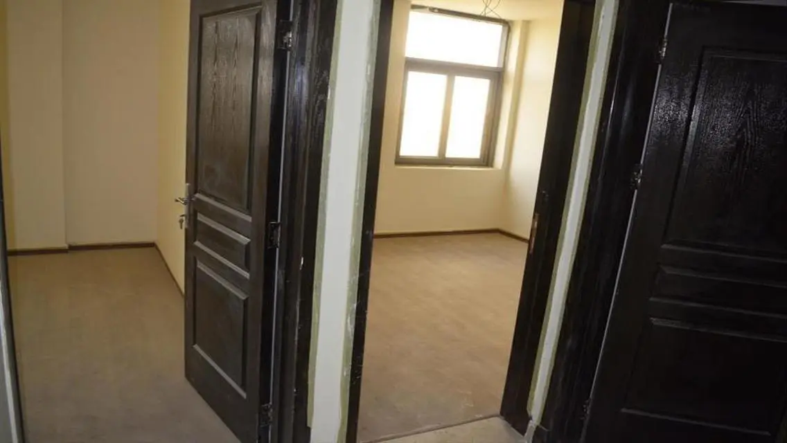 Luxury Apartment with Balcony and Security Guard