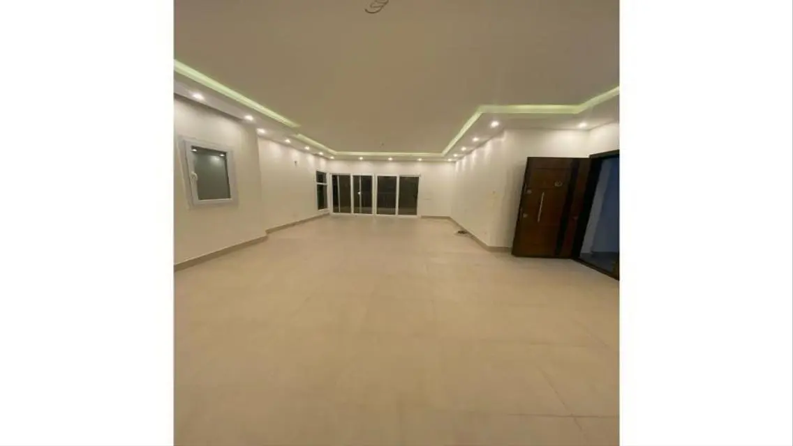 شقة حديثة للإيجار في موقع متميز