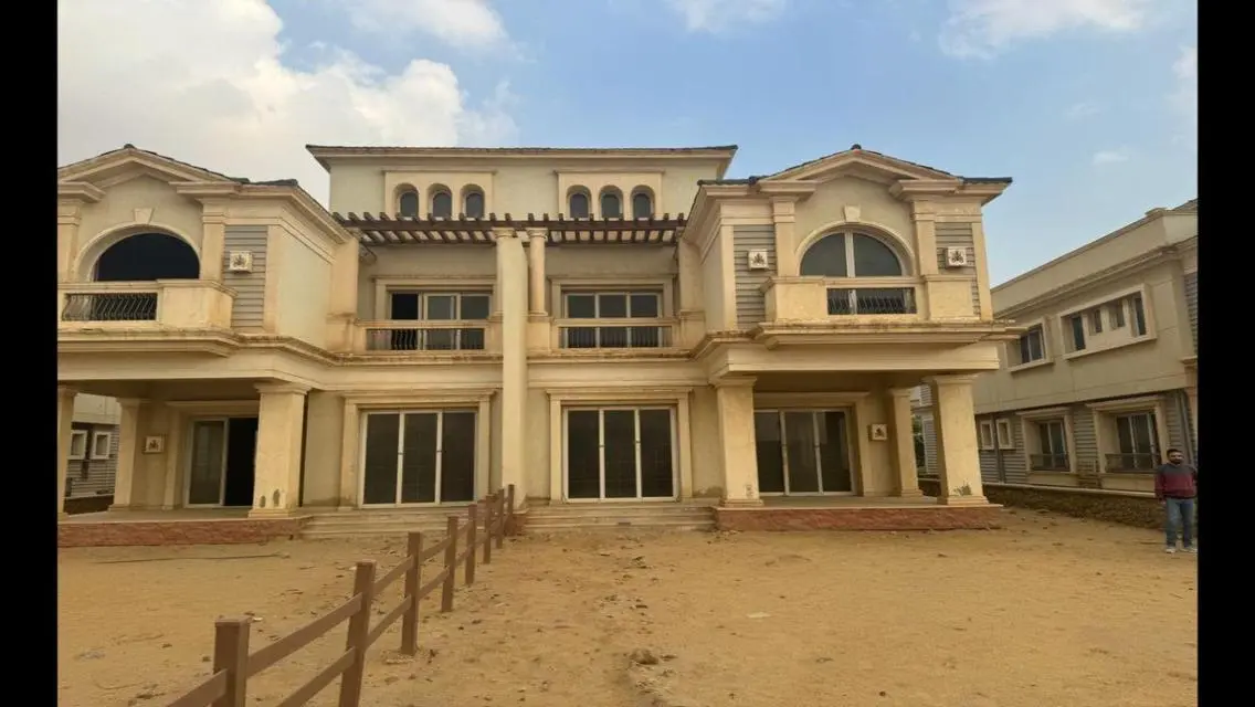 Mountain View Twin House in Hyde Park