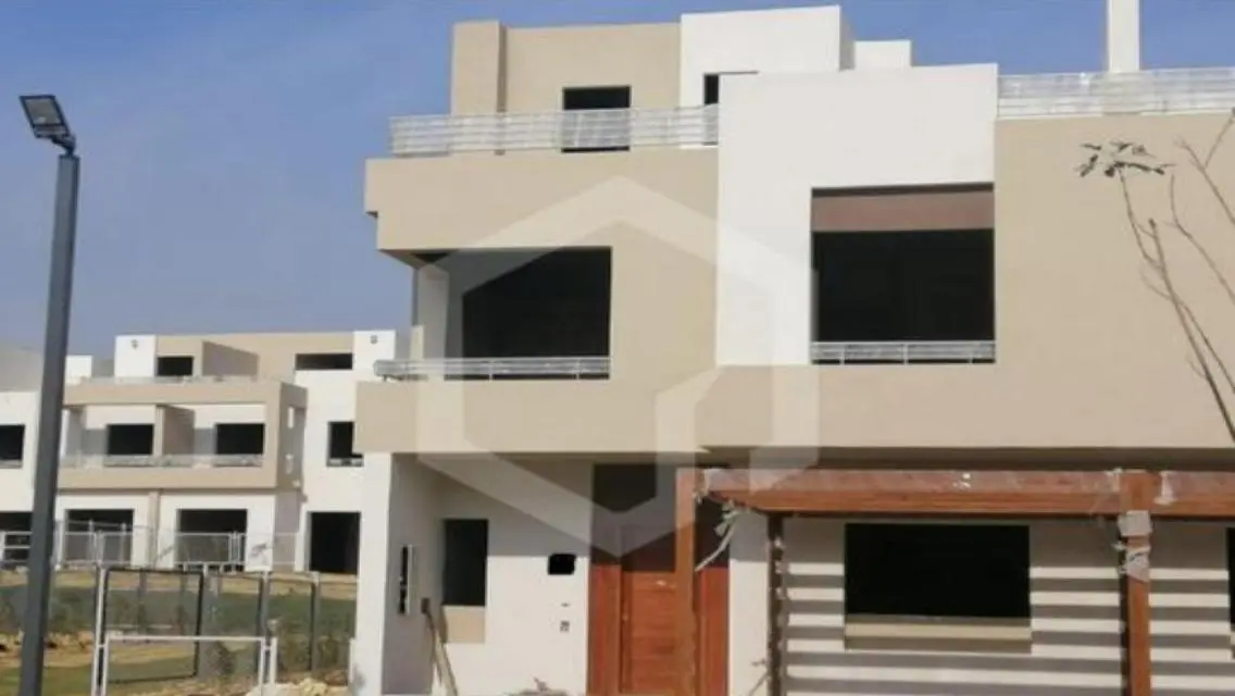 فيلا فاخرة للبيع بمساحة واسعة