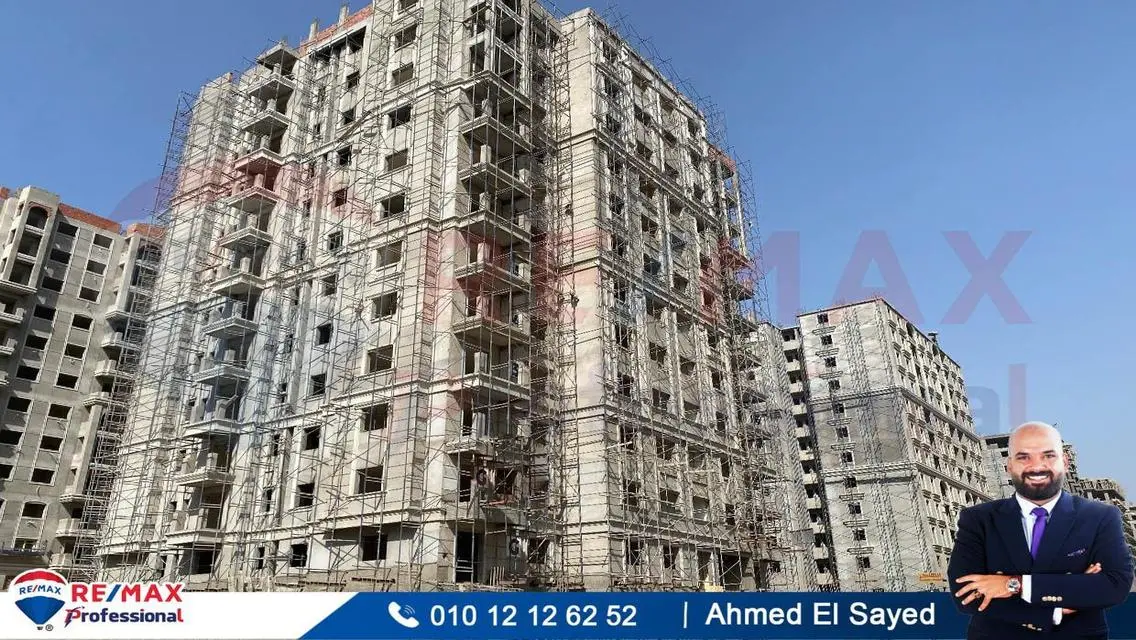 شقة فاخرة للبيع مع شرفة في موقع مميز
