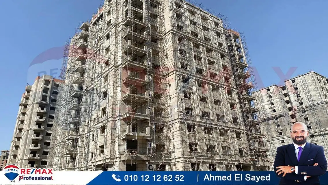 شقة فاخرة للبيع مع شرفة في موقع مميز