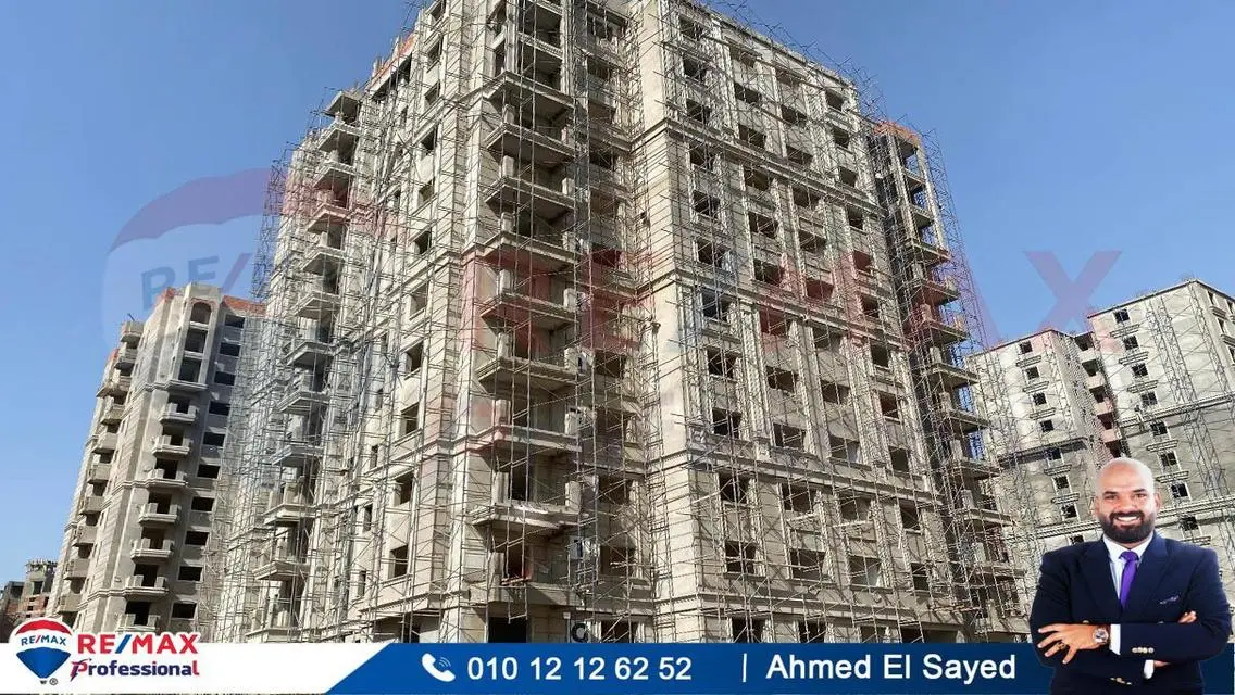 شقة فاخرة للبيع مع شرفة في موقع مميز