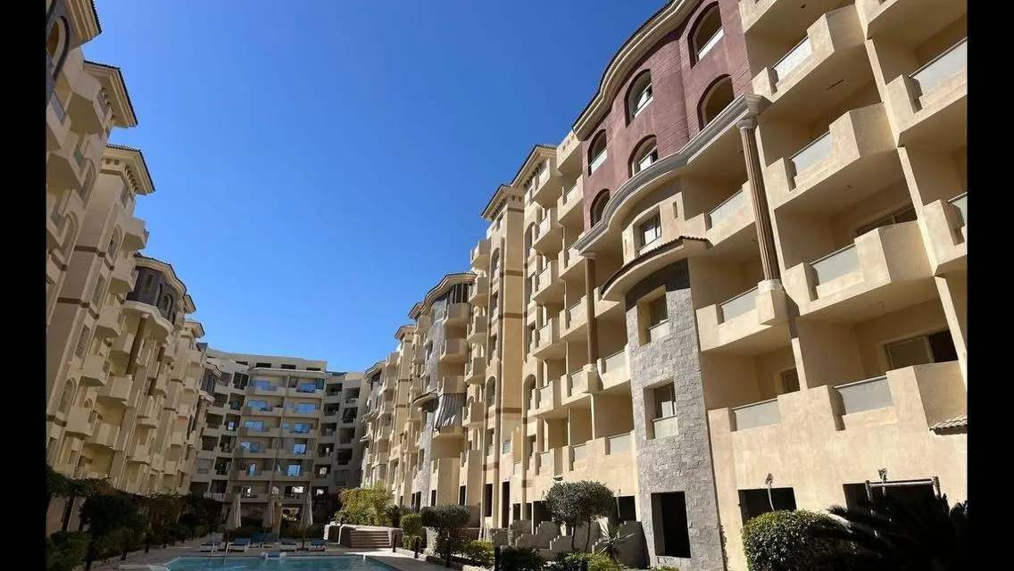 شقة فاخرة بمساحة مريحة مع شرفة