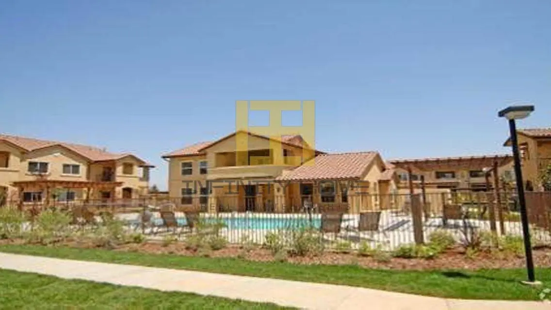 Luxurious Lakeview Apartment in Prime Location