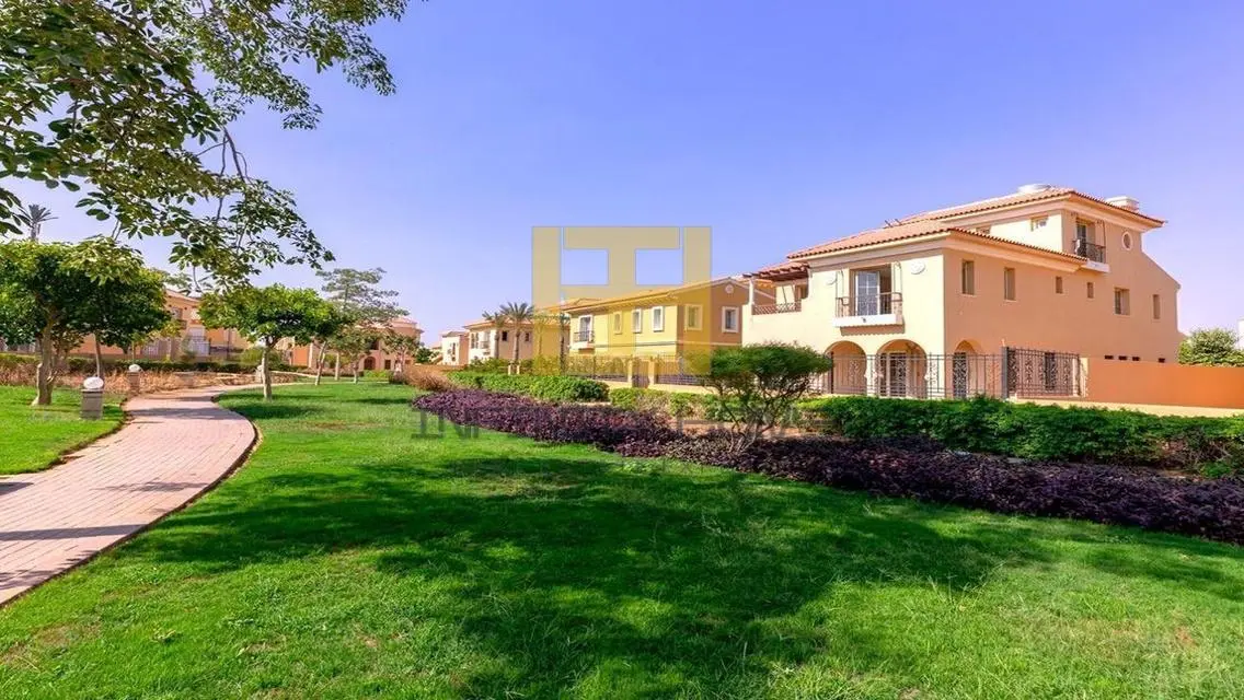 Luxurious Lakeview Apartment in Prime Location