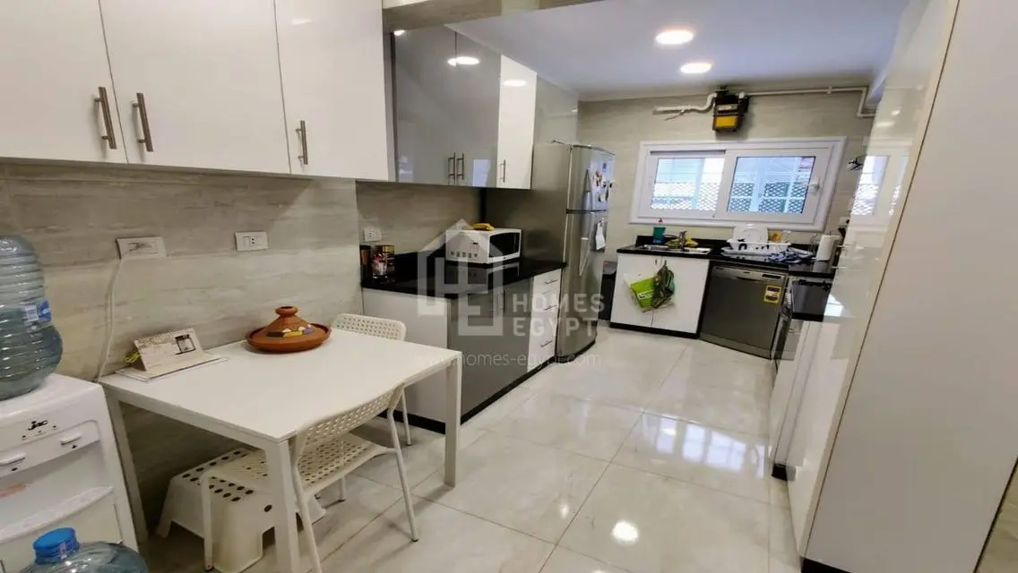 Newly Furnished Apt with Private Decorated Garden