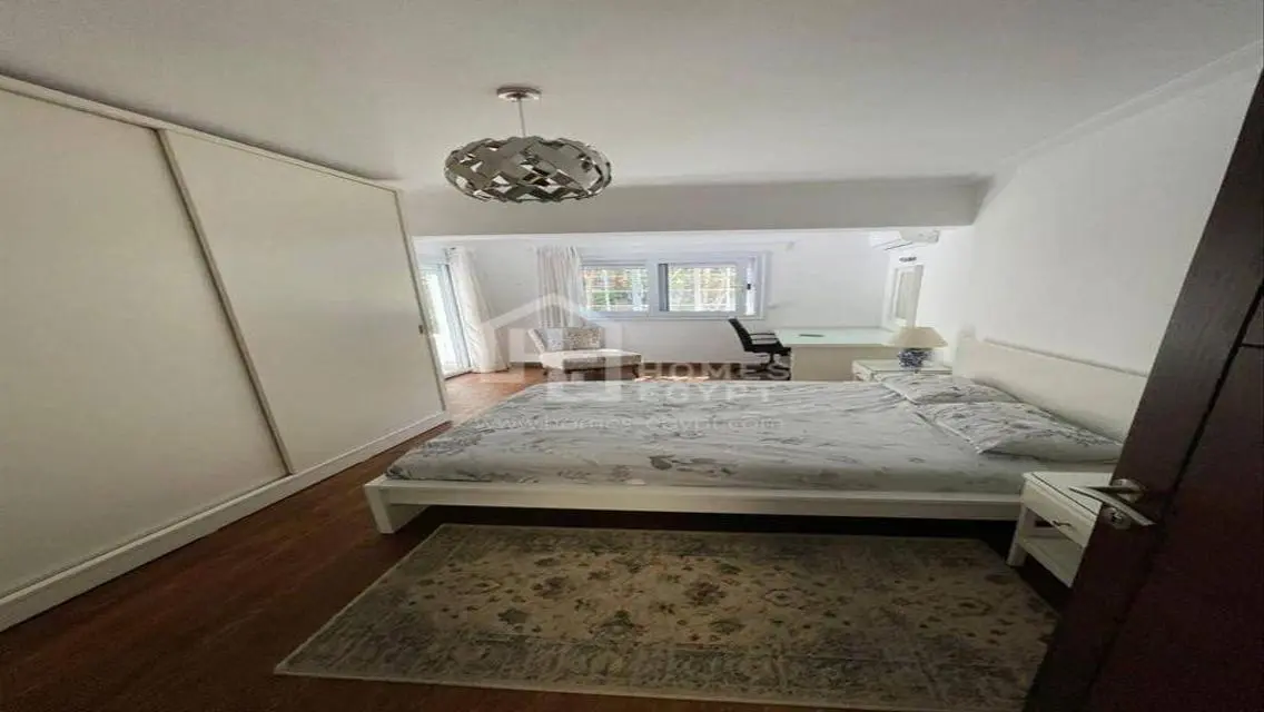Newly Furnished Apt with Private Decorated Garden
