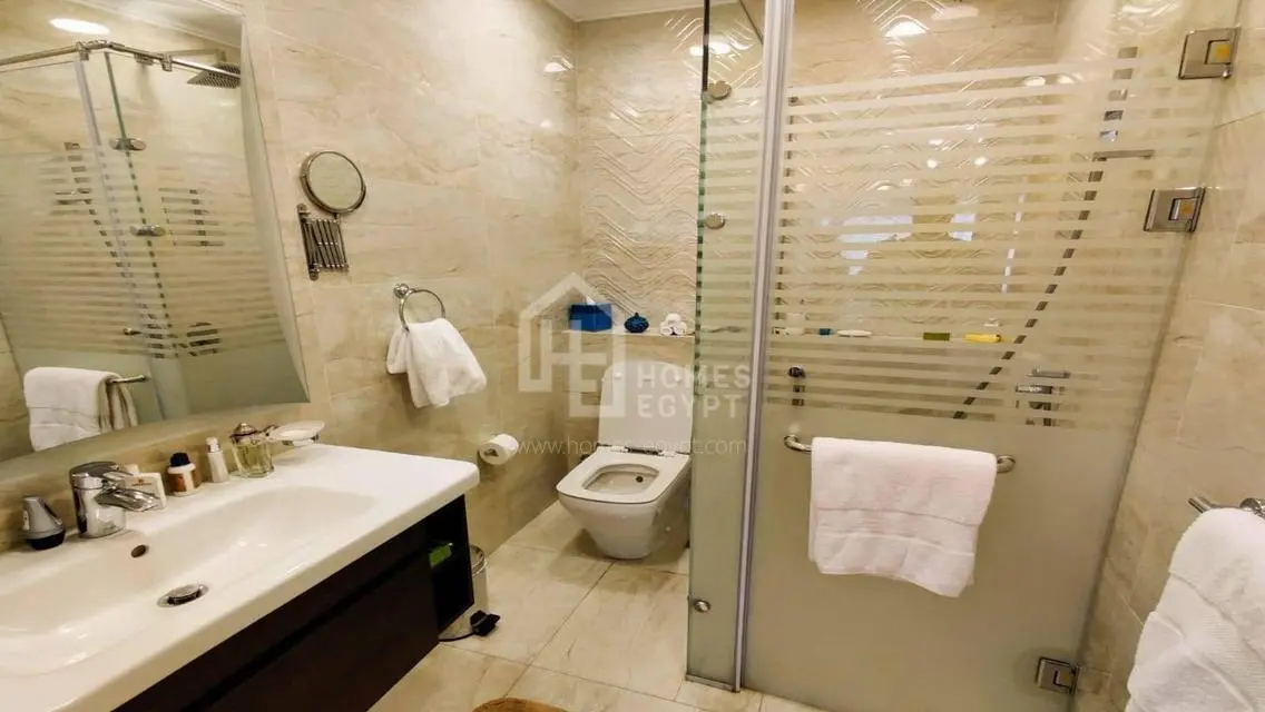 Newly Furnished Apt with Private Decorated Garden