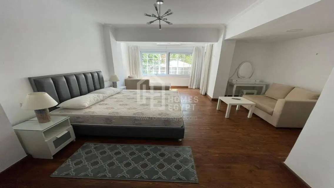 Newly Furnished Apt with Private Decorated Garden