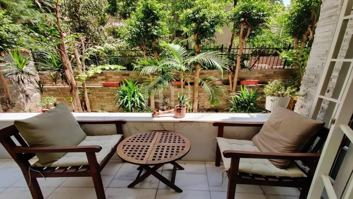 Newly Furnished Apt with Private Decorated Garden