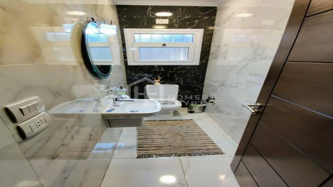 Newly Furnished Apt with Private Decorated Garden