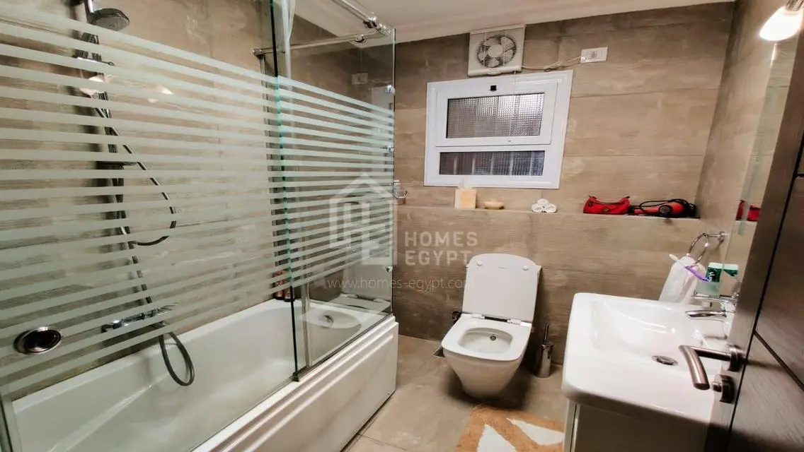 Newly Furnished Apt with Private Decorated Garden