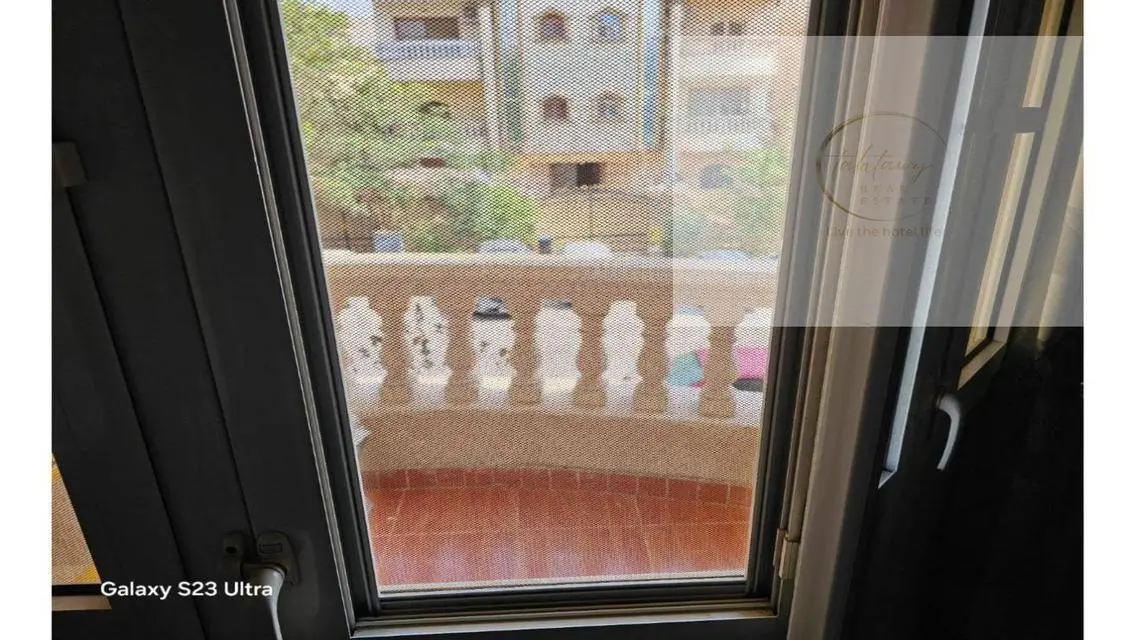 شقه للبيع بالحي السادس مدينة العبور