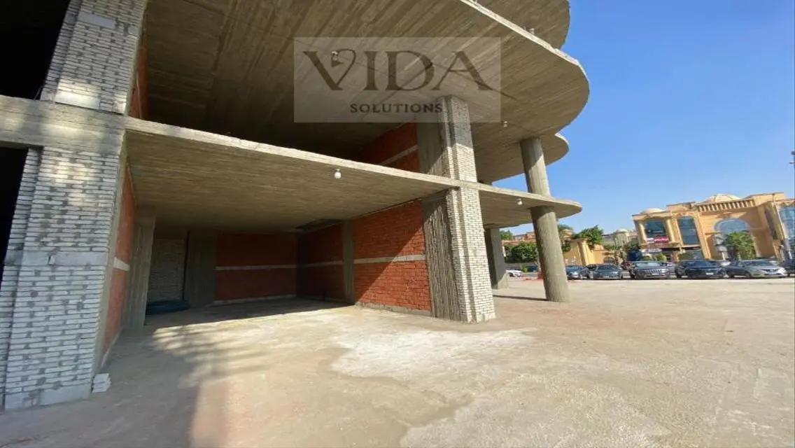 Office in installments, immediate receipt in Zayed