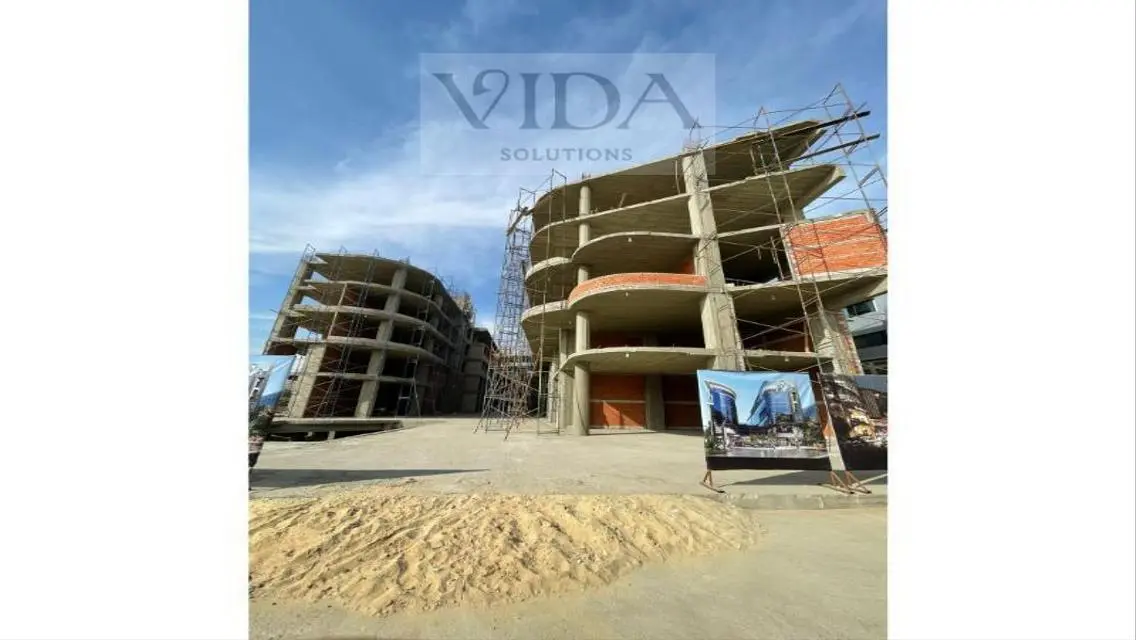 Office in installments, immediate receipt in Zayed