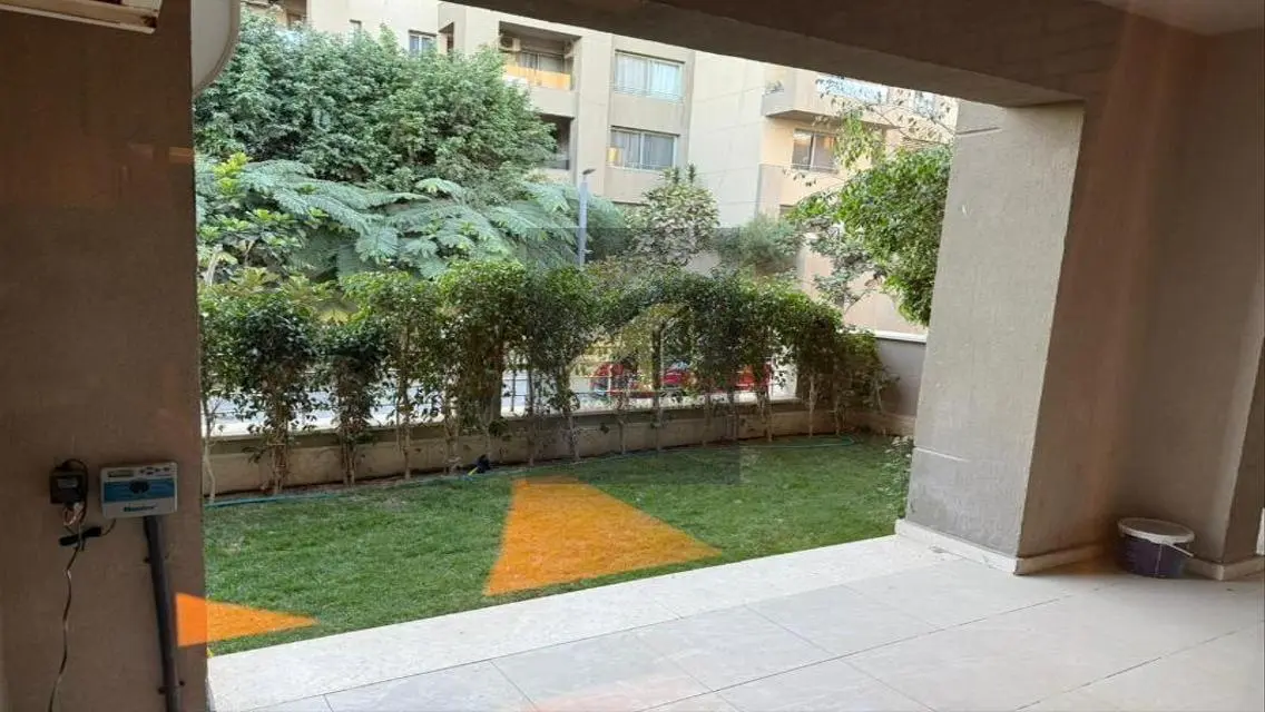 شقة بحديقه لقطه مفروشة في فيلدج جيت بسعر مميز