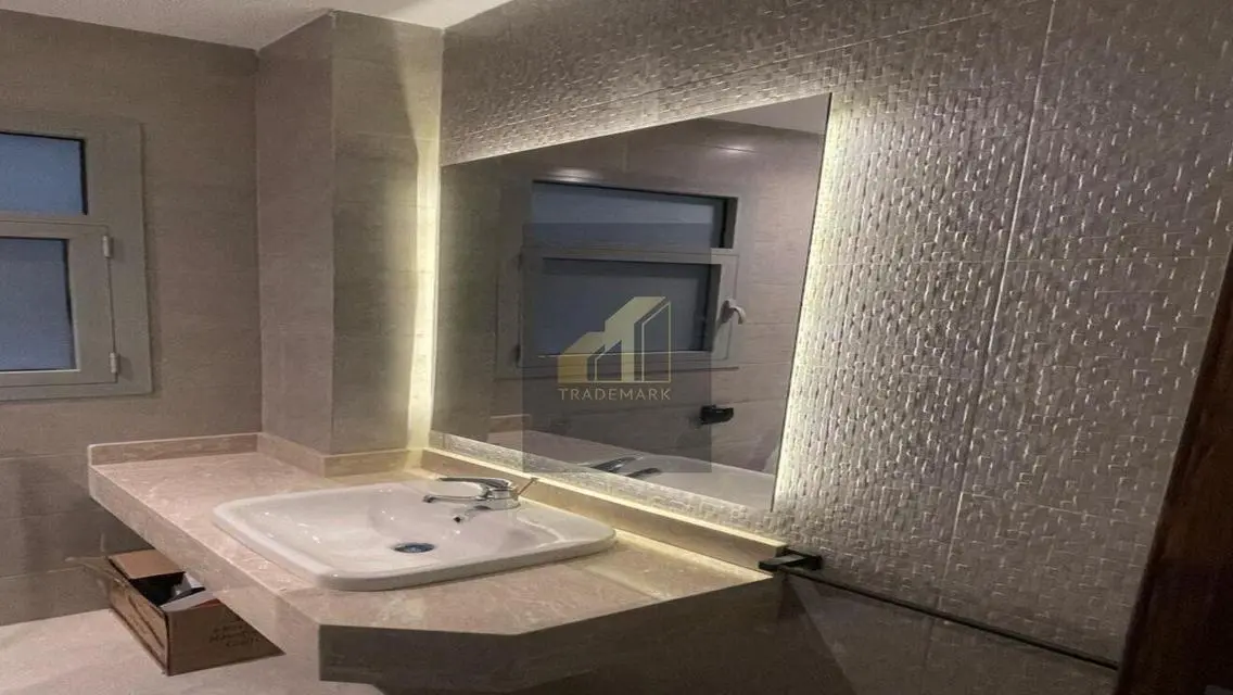 ارضي بجاردن بالمطبخ و التكيفات اول سكن موقع مميز