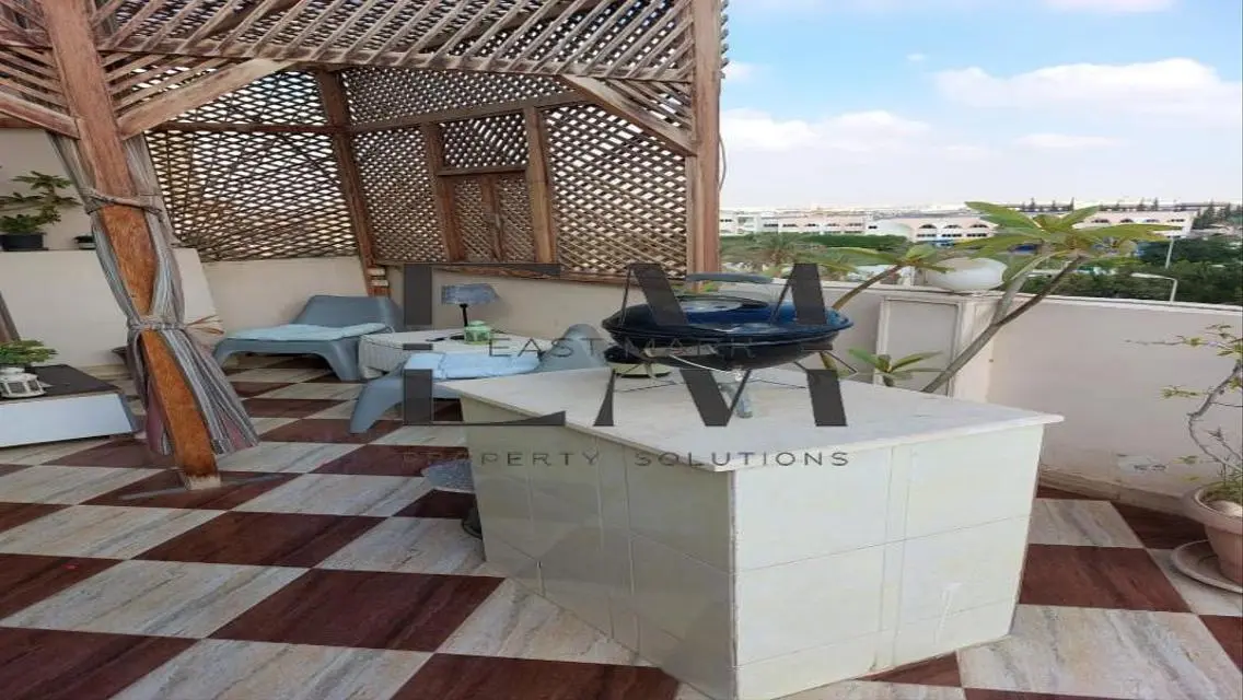 Roof for rent furnished in South Academy