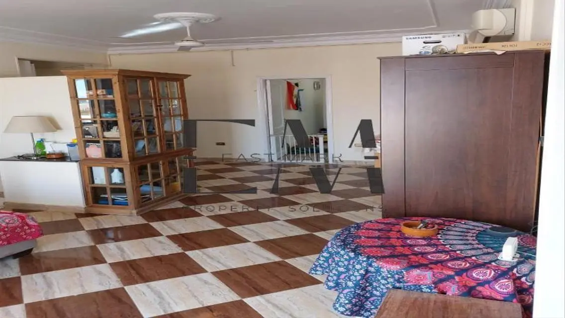 Roof for rent furnished in South Academy
