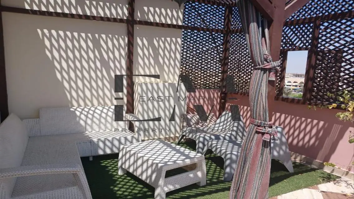 Roof for rent furnished in South Academy