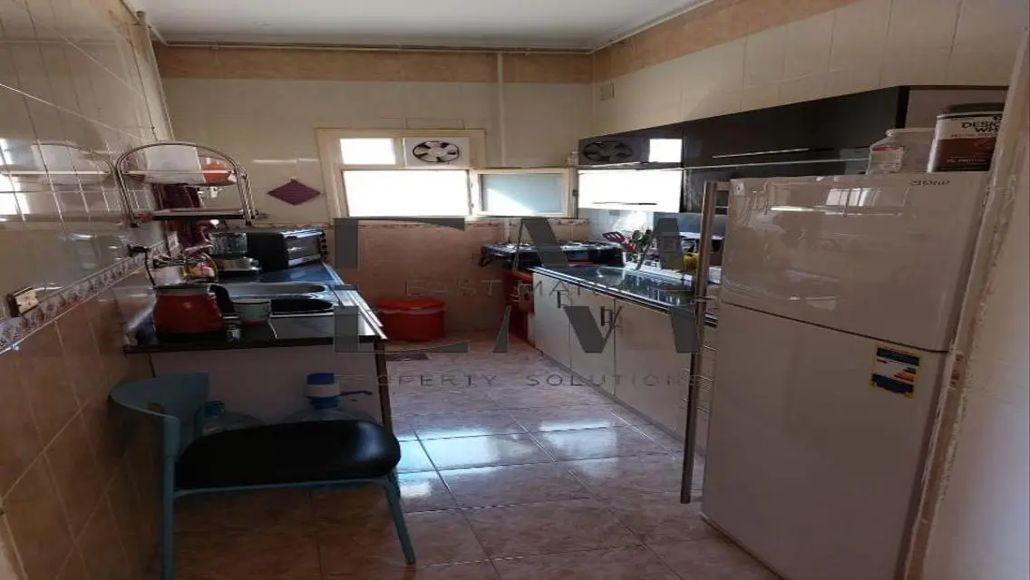 Roof for rent furnished in South Academy