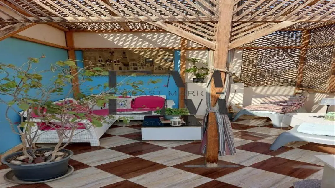 Roof for rent furnished in South Academy