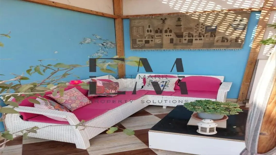Roof for rent furnished in South Academy