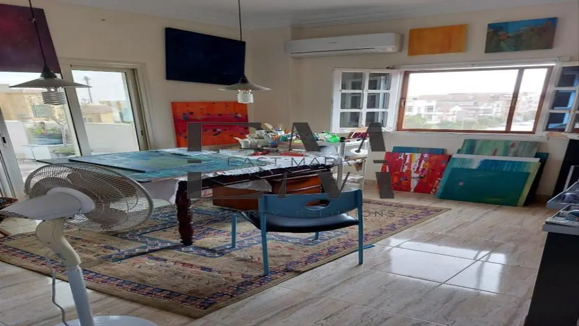 Roof for rent furnished in South Academy