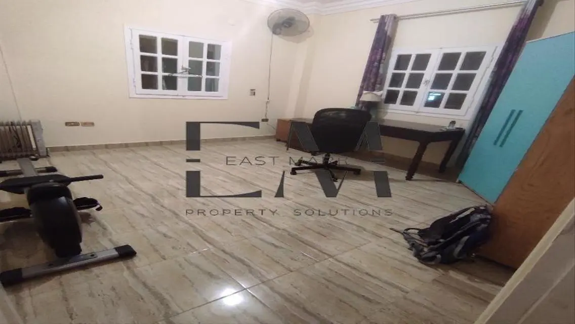 Roof for rent furnished in South Academy