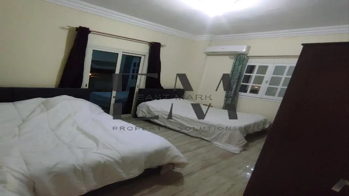 Roof for rent furnished in South Academy