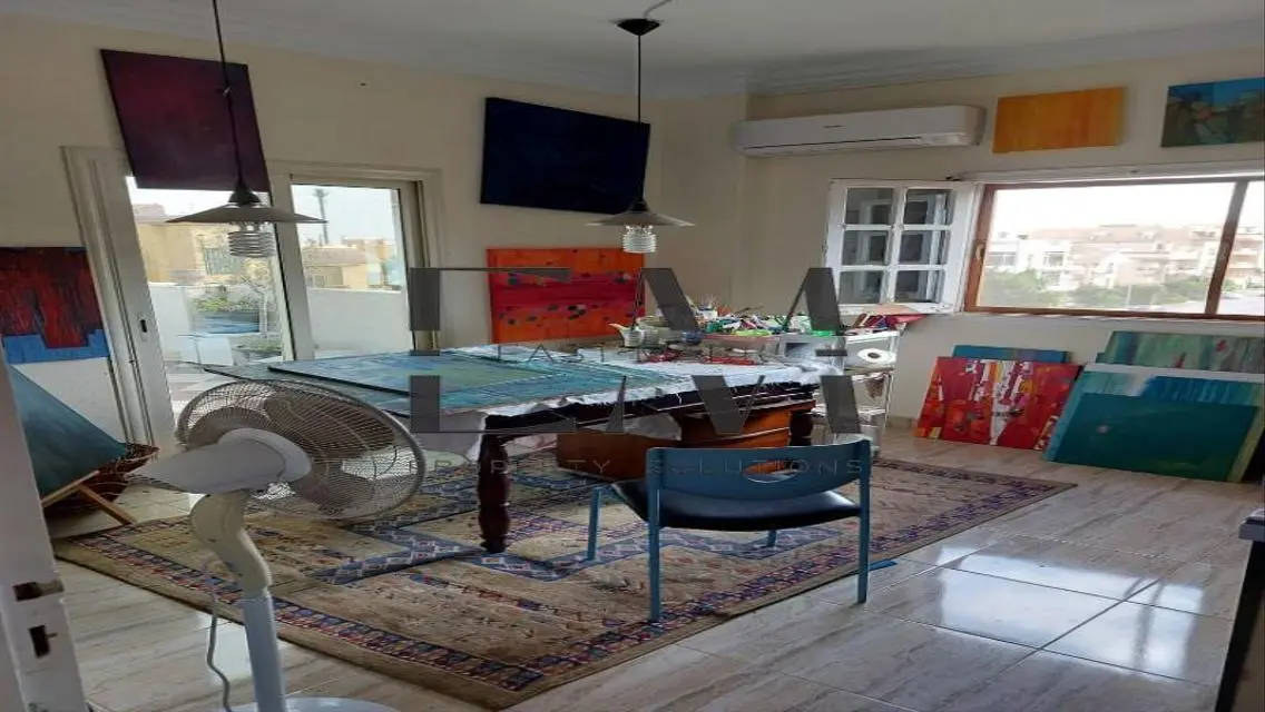 Roof for rent furnished in South Academy