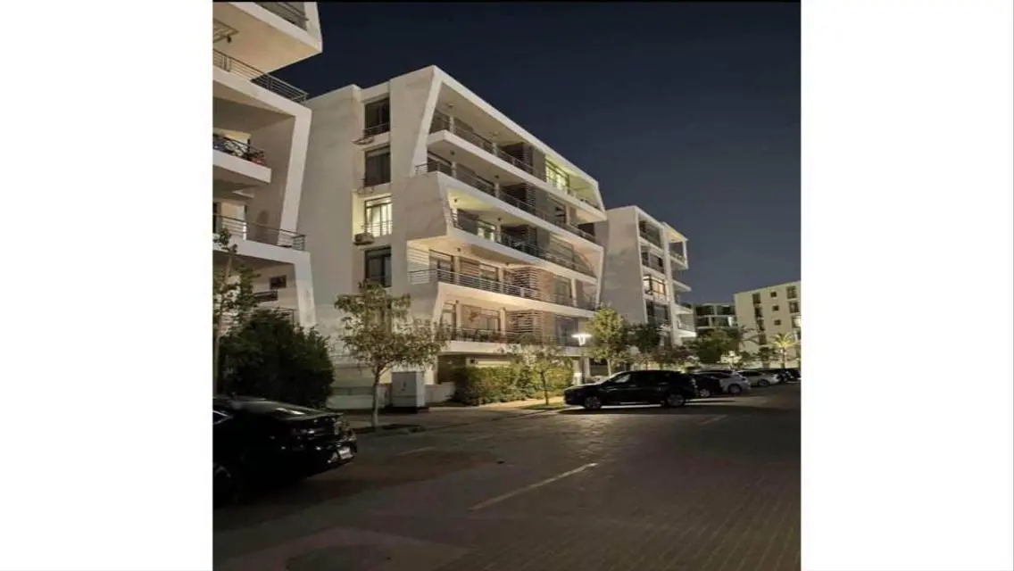 شقة للبيع168م دايركت ع طريق السويس بكمبوندTaj City